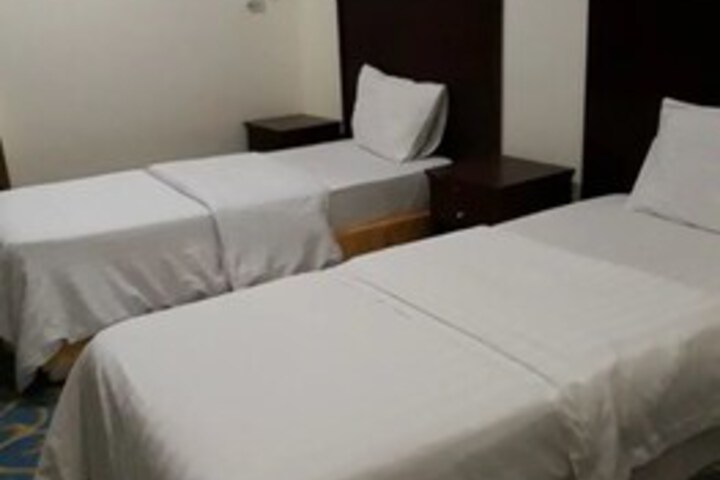 Room 9 of 16
