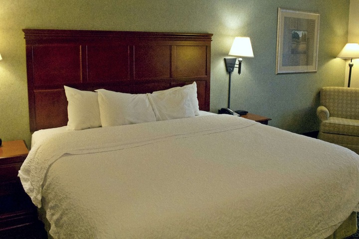 1 King Bed (4 of 13)