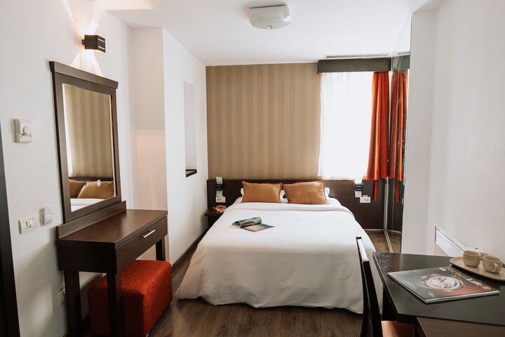 Room 14 of 30