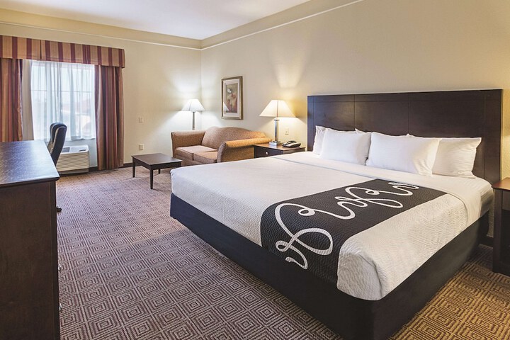 1 King Bed (12 of 18)
