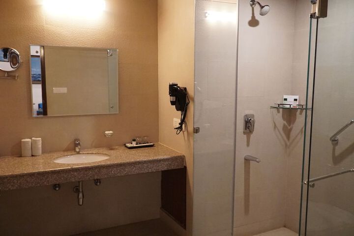 Room 35 of 59