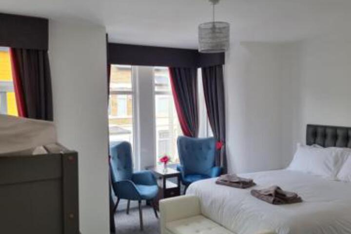 Room 2 of 2