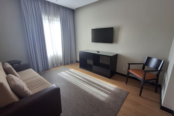 Room 32 of 102