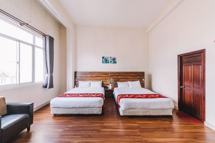 Room 4 of 13