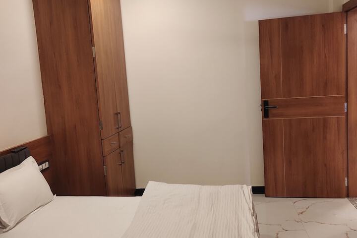 Room 13 of 36