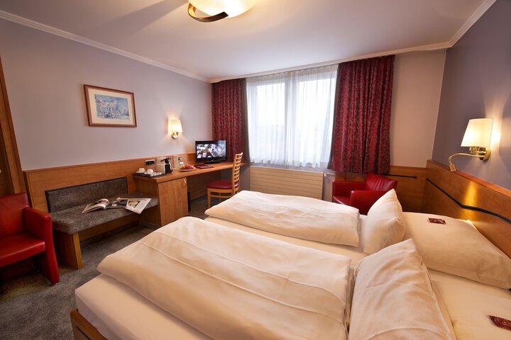 Room 34 of 112