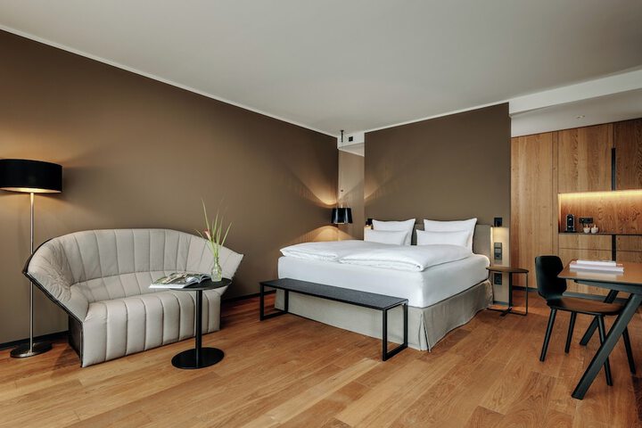 Room 6 of 19