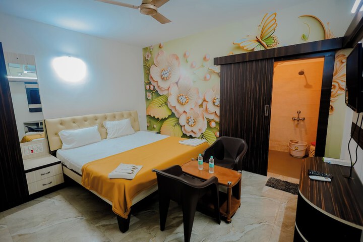 Room 2 of 94