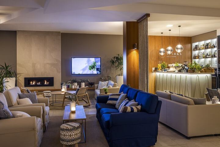 Lounge 57 of 72