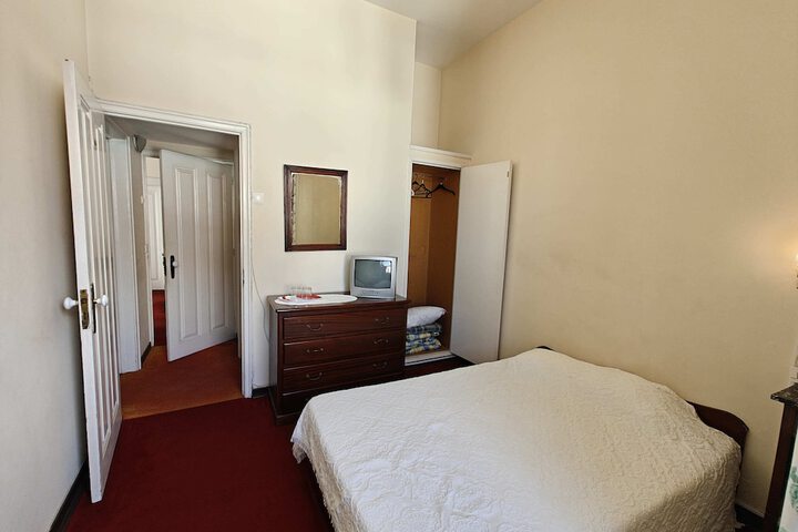 Room 12 of 141