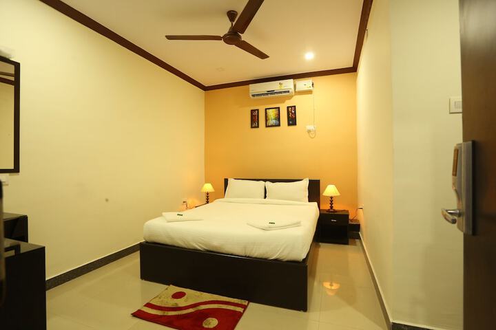 Room 10 of 32