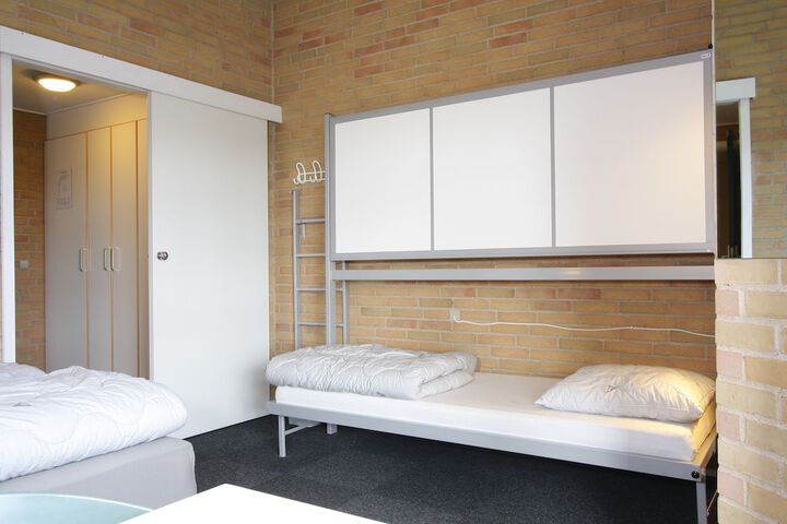 Room 6 of 38