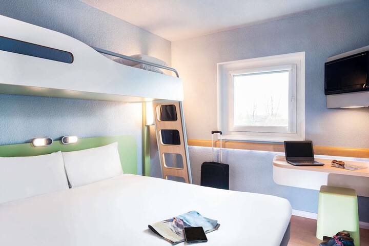 Room 44 of 127