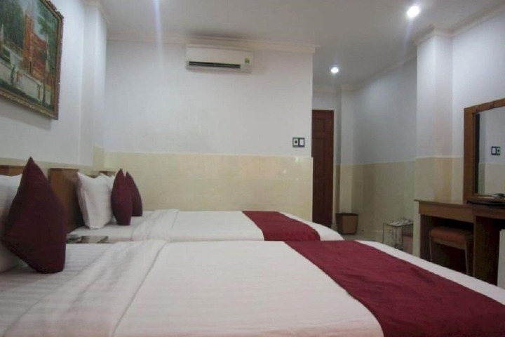 Room 4 of 24