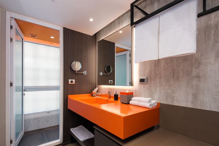 Room 82 of 190