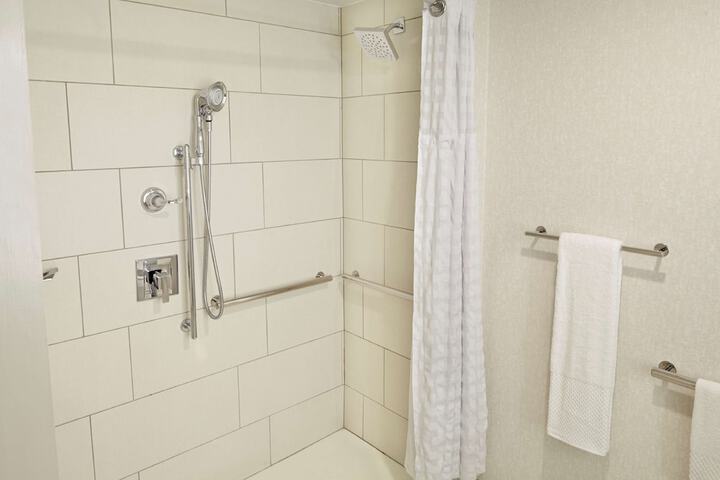 Room 28 of 44