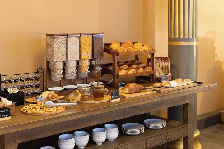 Breakfast/Coffee Service 50 of 62