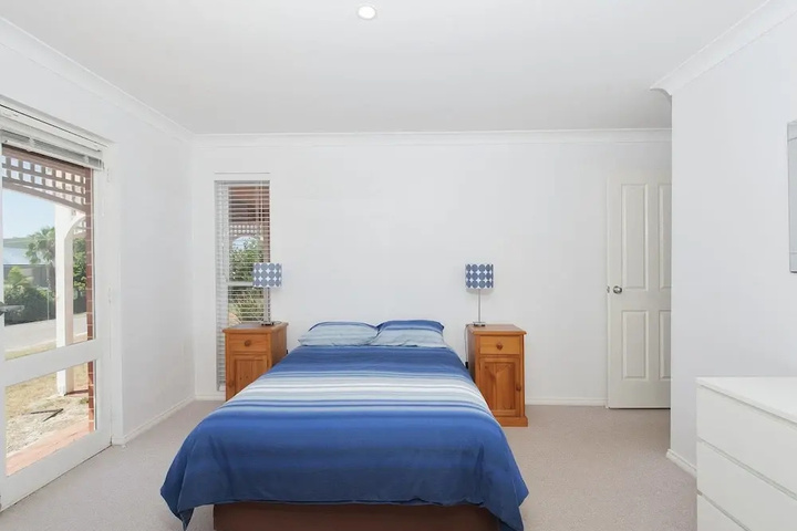 Room 4 of 12