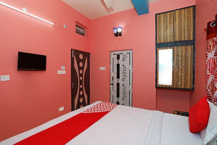 Room 9 of 18