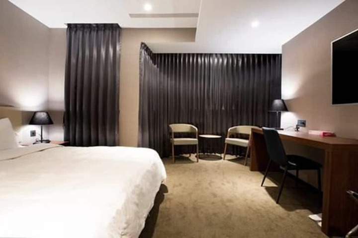 Room 12 of 43