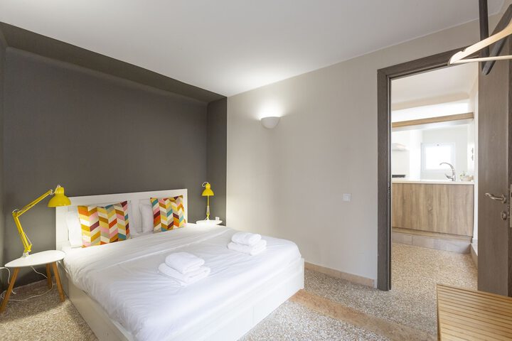 Room 3 of 18