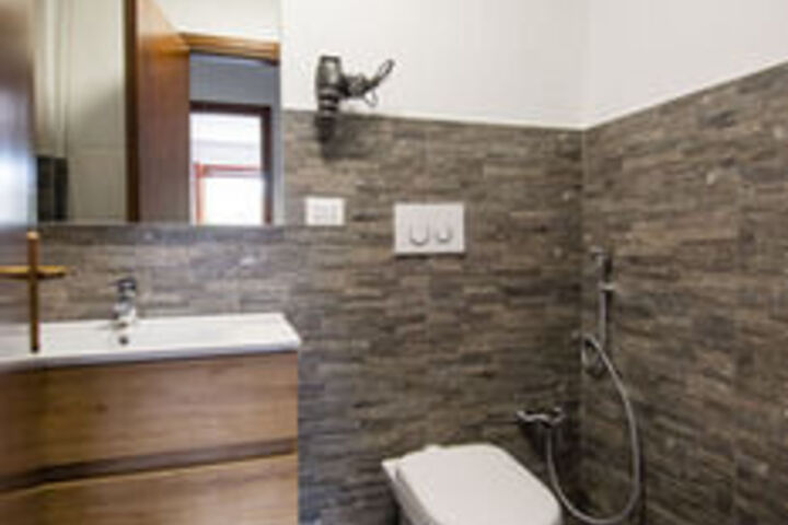 Room 2 of 93