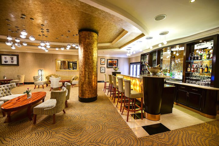 Lounge 42 of 62
