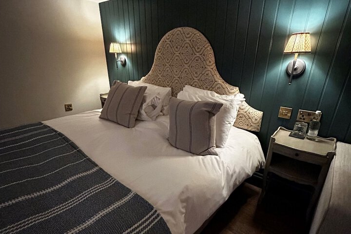 Room 8 of 33
