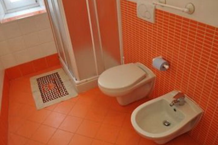 Room 14 of 102