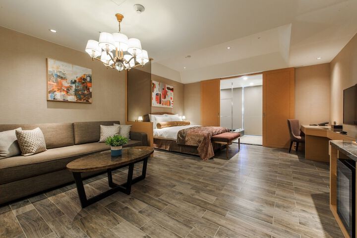 Room 33 of 208
