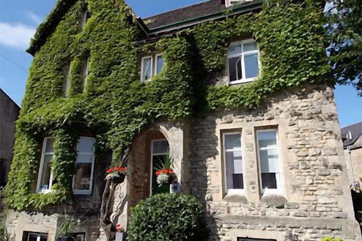 The Ivy House