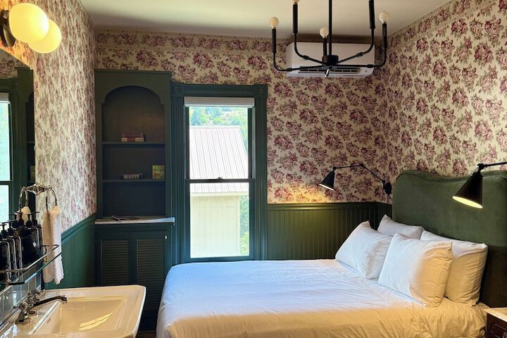Room 32 of 57