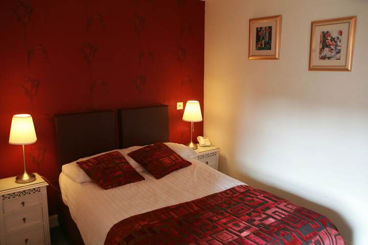 Room 3 of 108