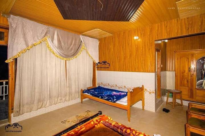 Room 3 of 21
