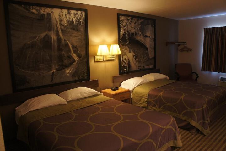 Room 11 of 25