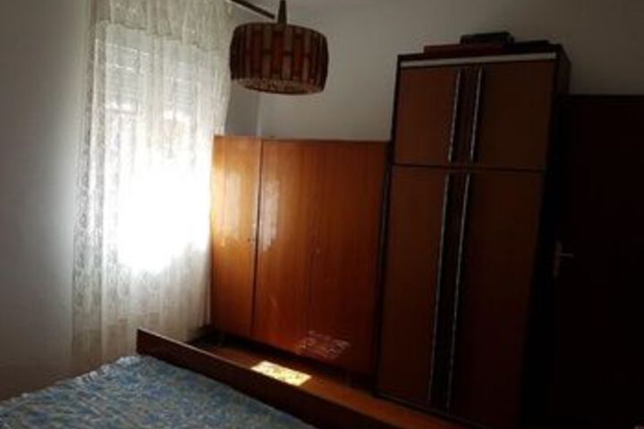 Room 10 of 13