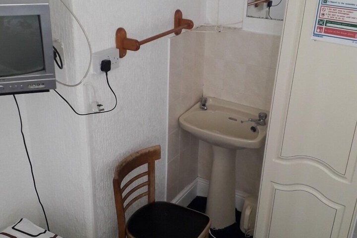 Room 9 of 40