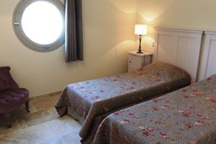 Room 6 of 38