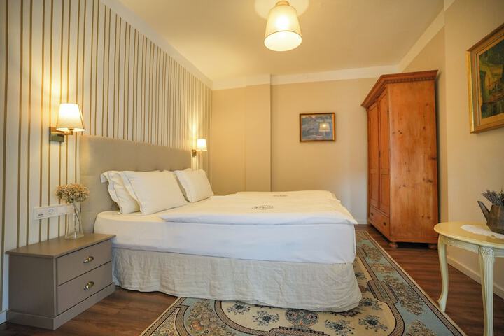 Room 12 of 87