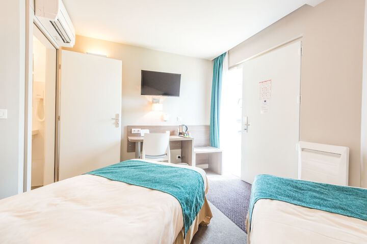 Room 2 of 33