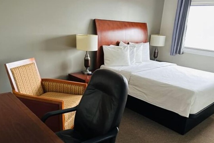 Room 10 of 20