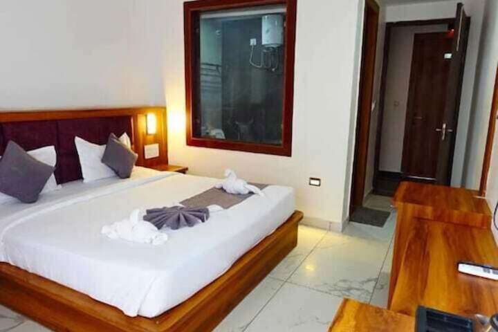 Room 7 of 33