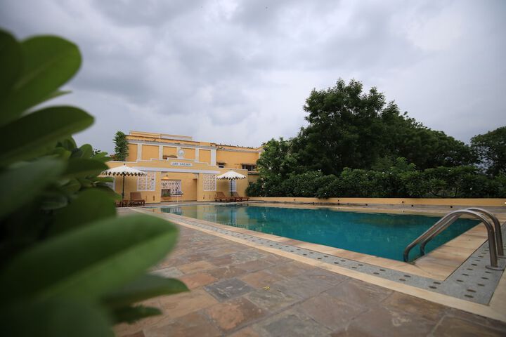 Pools & Facilities