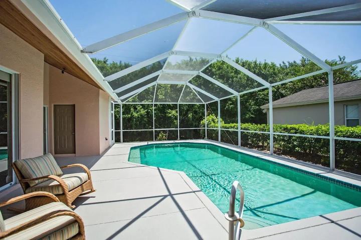 Pool 10 of 21