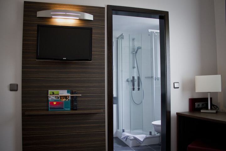 Room 6 of 15