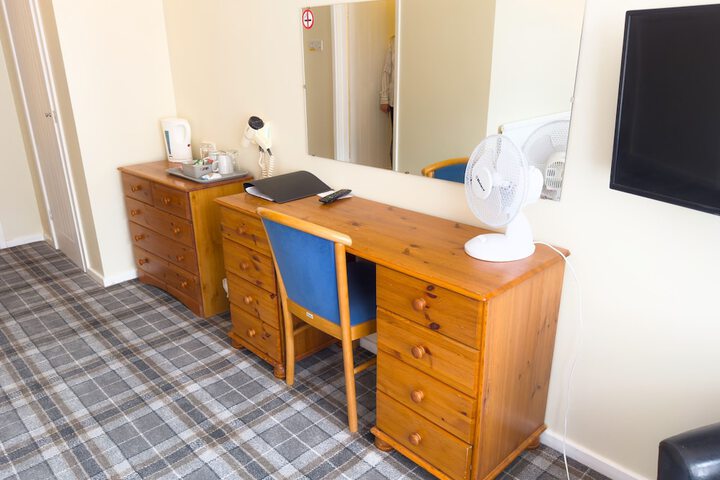 Room 11 of 27