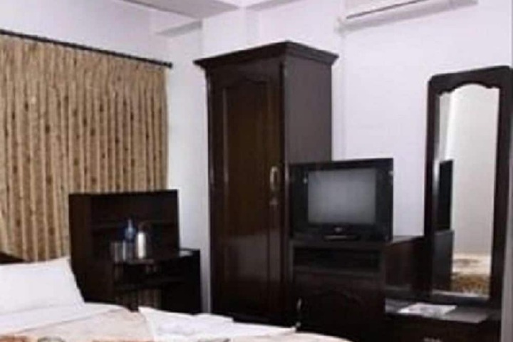 Room 4 of 4