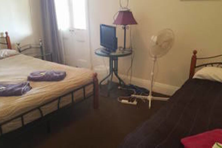 Room 7 of 18