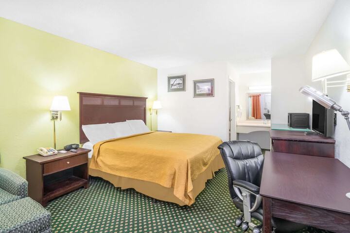 1 King Bed (7 of 9)