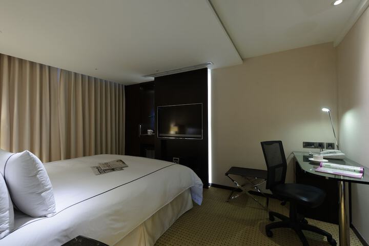 Room 16 of 41